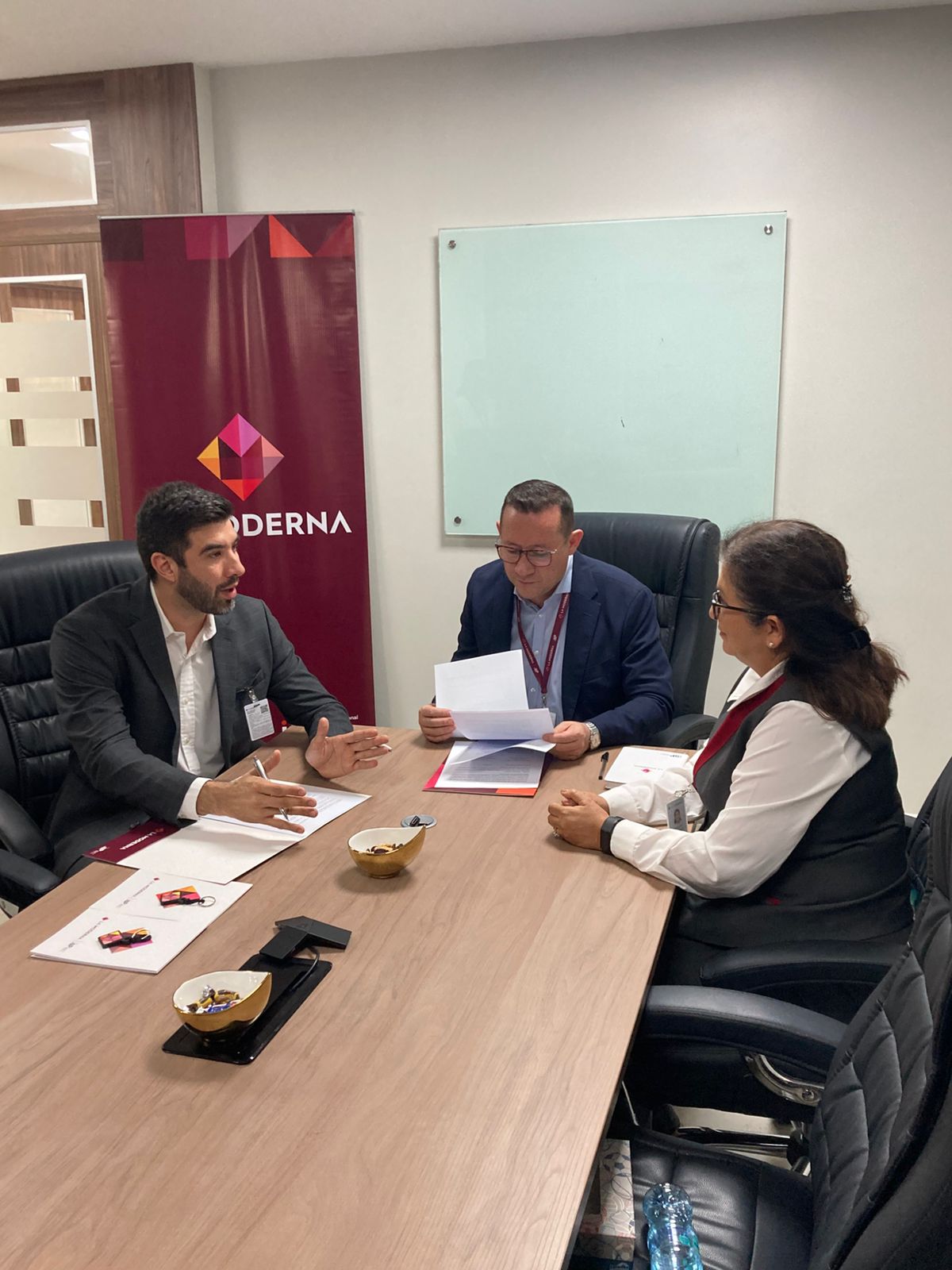Reunión institucional · Unidad Educativa Moderna